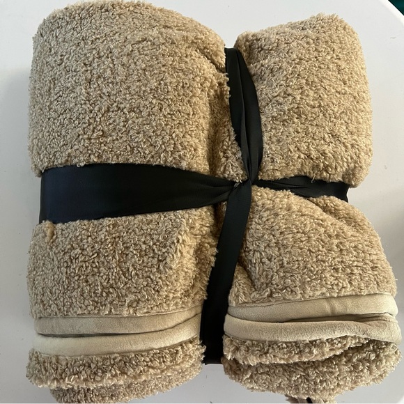 NWT Member's Mark Teddy Faux Fur Throw 60" x 70" - Taupe - Picture 6 of 6